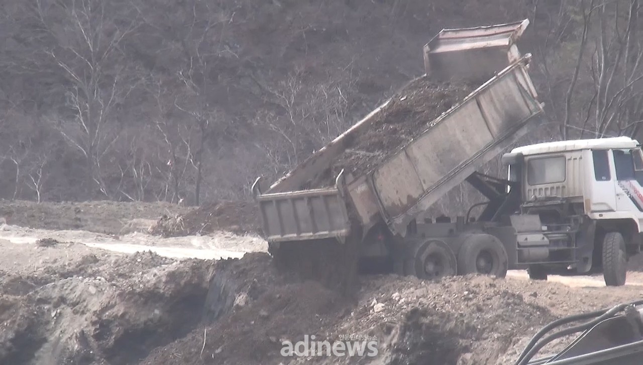 폐기물 투기장면. 경북경찰청 영상 캡쳐