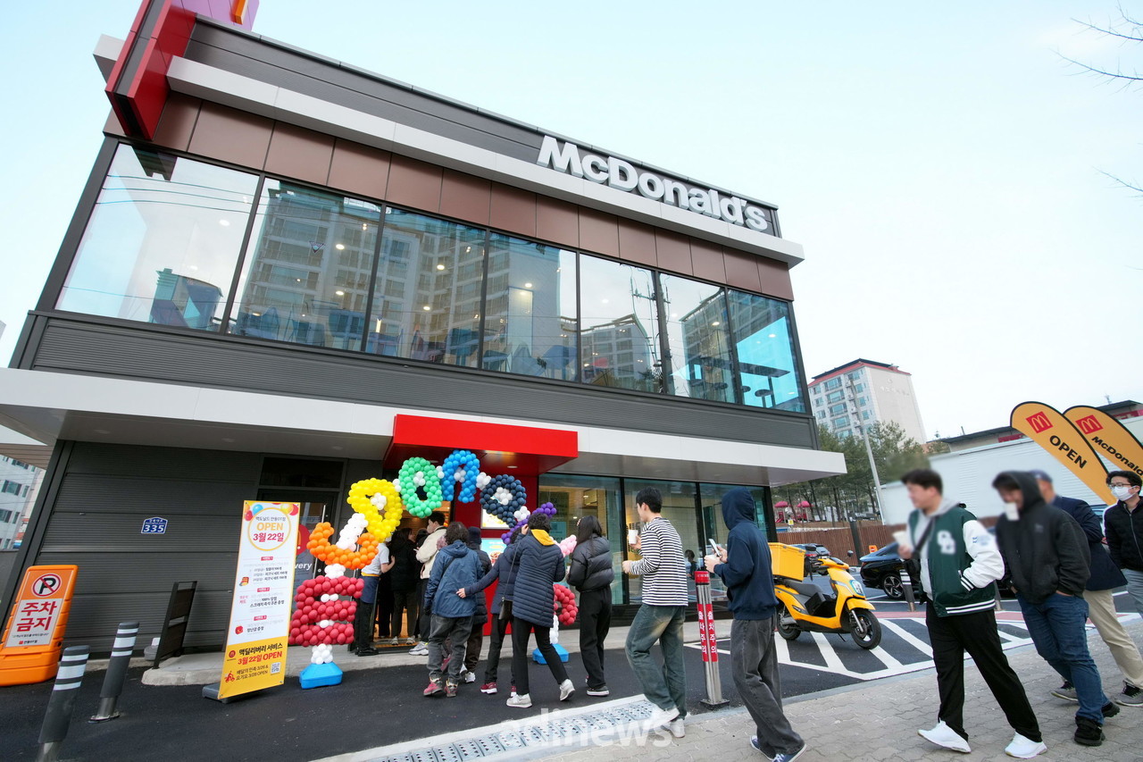 맥도날드가 20여년 만에 안동에 신규매장을 오픈했다. 맥도날드 제공